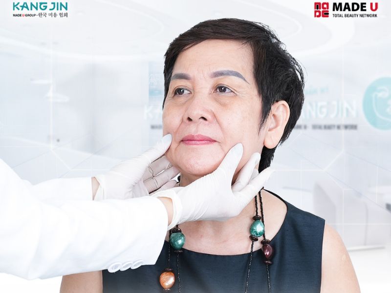Làn da của cô Rosa có nhiều dấu hiệu lão hóa rõ rệt 