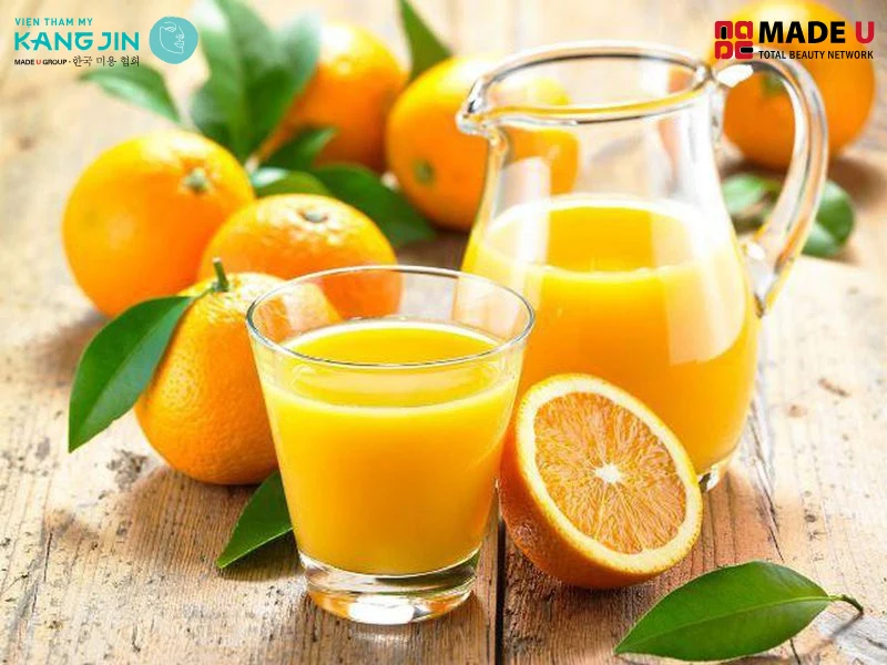 Nên uống nước cam để giúp cơ thể chống lại các tác nhân gây hại từ bên ngoài